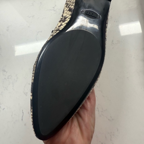 Tod's Black and Cream Flats with Snakeskin Pattern - Picture 3 of 7
